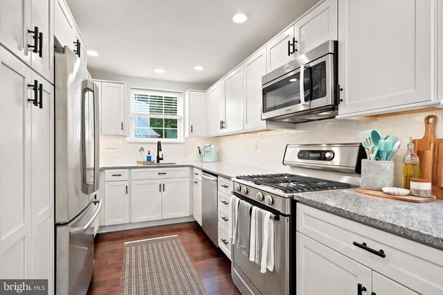 19 NEWINGTON DR, Hatboro, PA 19040