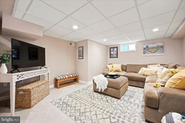 19 NEWINGTON DR, Hatboro, PA 19040