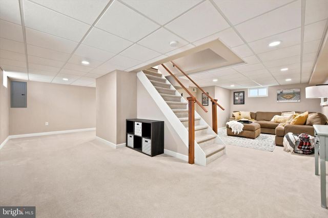 19 NEWINGTON DR, Hatboro, PA 19040
