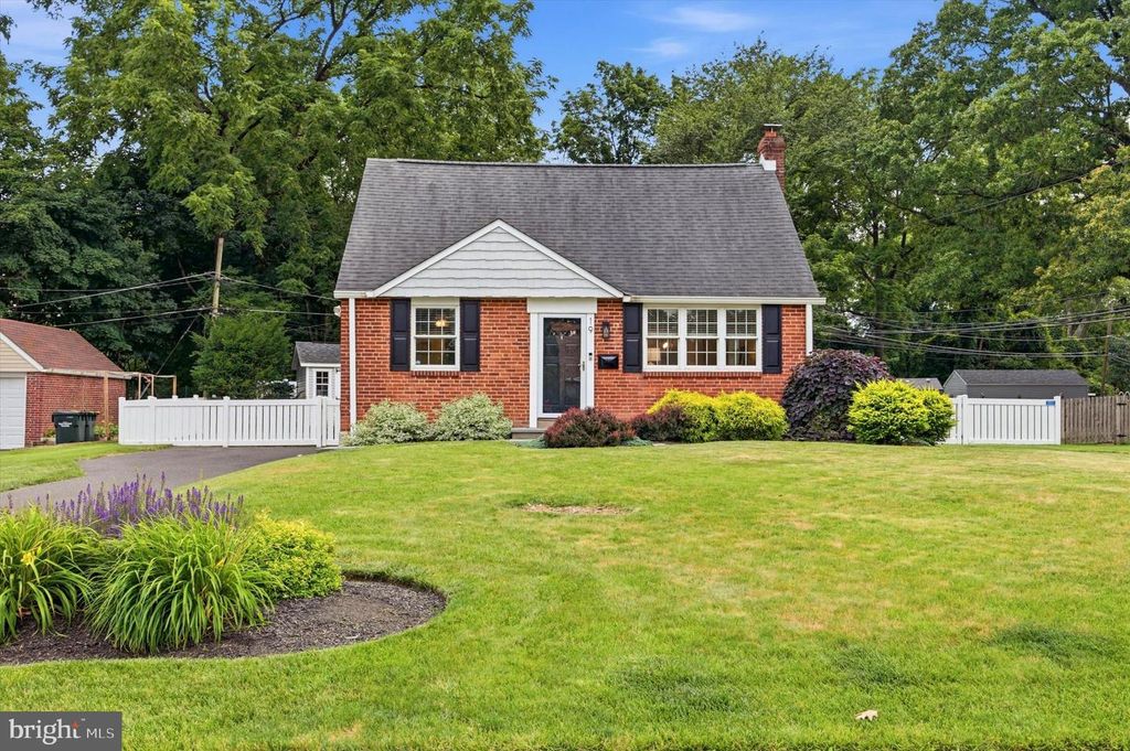 19 NEWINGTON DR, Hatboro, PA 19040
