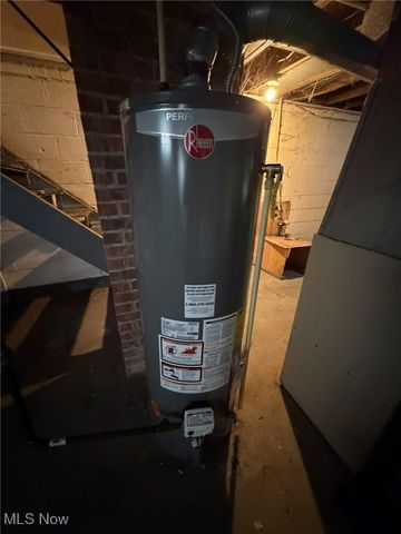 15915 Cloverside Avenue, Cleveland, OH 44128