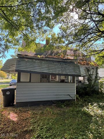 15915 Cloverside Avenue, Cleveland, OH 44128