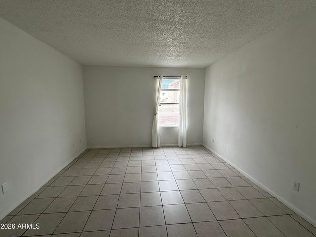 8823 N 8TH Street 101, Phoenix, AZ 85020