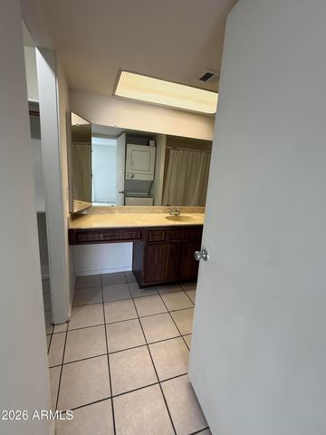 8823 N 8TH Street 101, Phoenix, AZ 85020