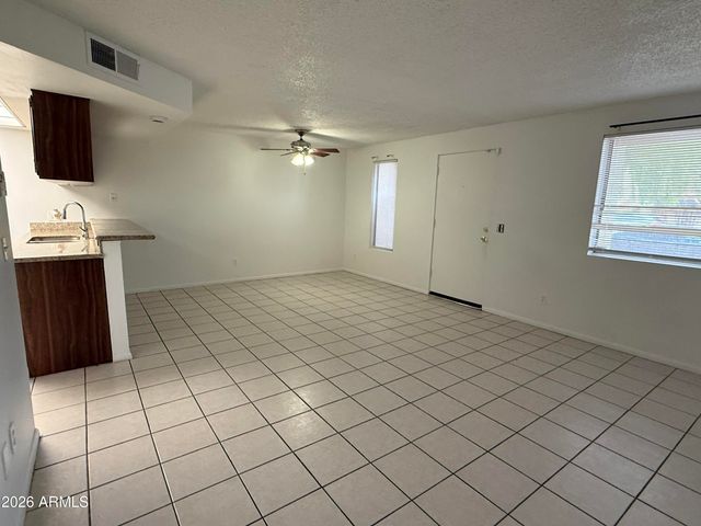 8823 N 8TH Street 101, Phoenix, AZ 85020