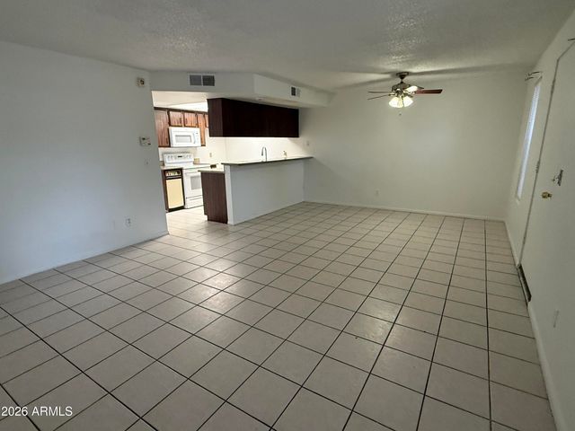 8823 N 8TH Street 101, Phoenix, AZ 85020