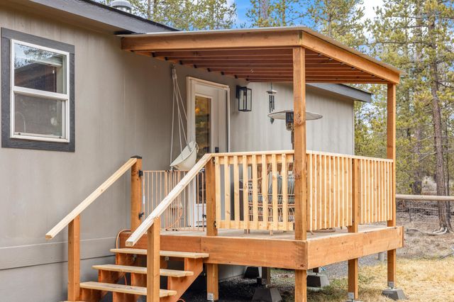 53740 Pradera Place, La Pine, OR 97739