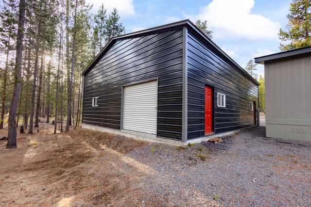 53740 Pradera Place, La Pine, OR 97739