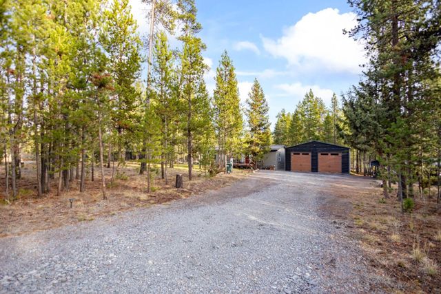 53740 Pradera Place, La Pine, OR 97739