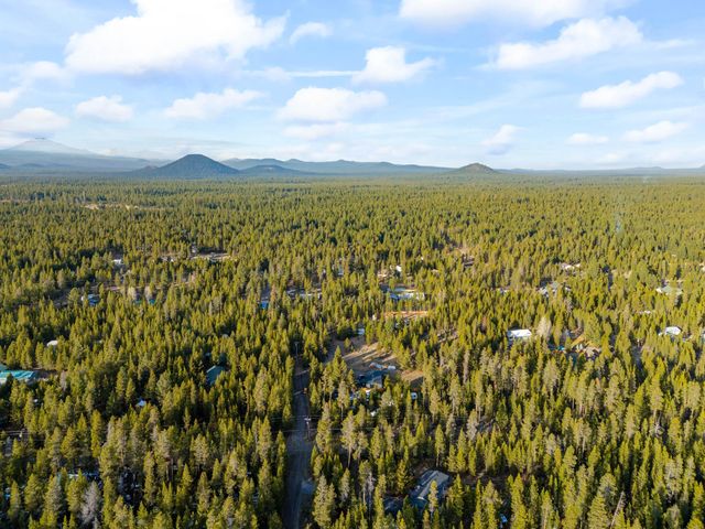 53740 Pradera Place, La Pine, OR 97739