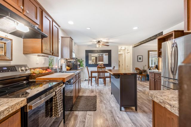 53740 Pradera Place, La Pine, OR 97739