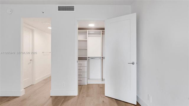 555 NE 34th St 609, Miami, FL 33137