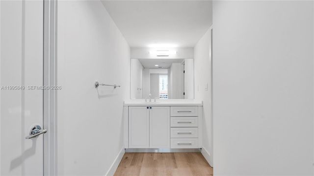 555 NE 34th St 609, Miami, FL 33137