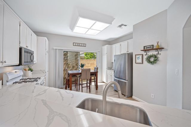 451 Jewel Stone Way, Folsom, CA 95630