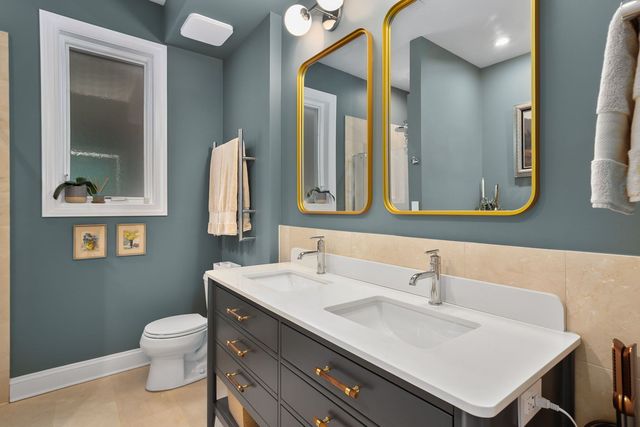 827 W BRADLEY Place 2E, Chicago, IL 60613