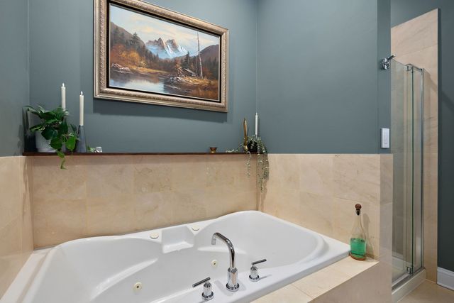 827 W BRADLEY Place 2E, Chicago, IL 60613