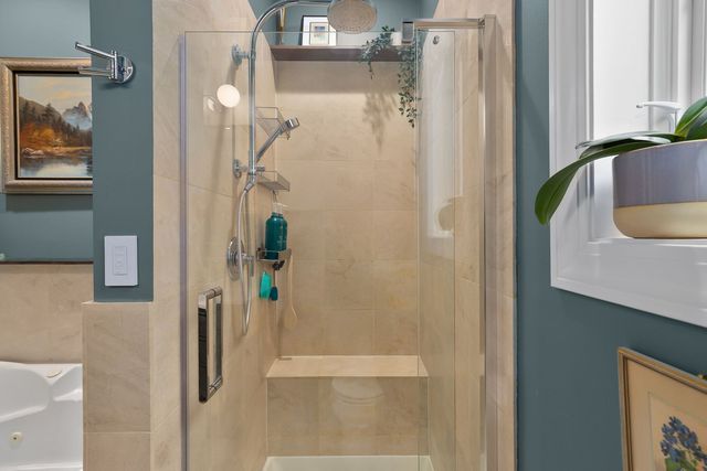 827 W BRADLEY Place 2E, Chicago, IL 60613