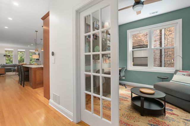 827 W BRADLEY Place 2E, Chicago, IL 60613