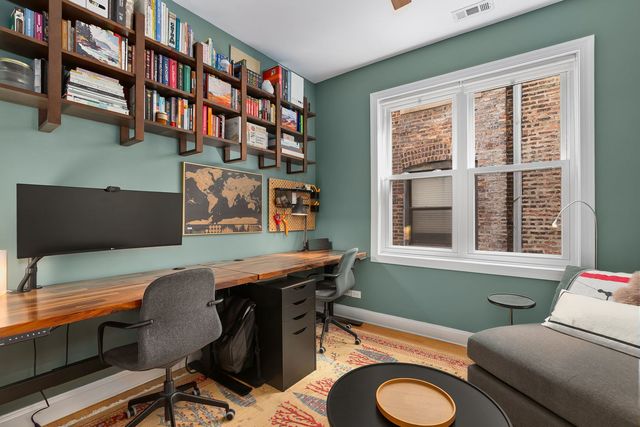 827 W BRADLEY Place 2E, Chicago, IL 60613