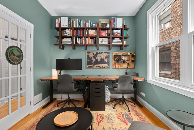 827 W BRADLEY Place 2E, Chicago, IL 60613