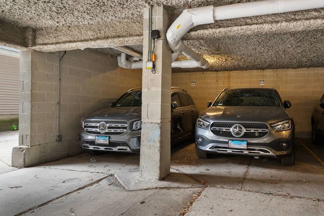 827 W BRADLEY Place 2E, Chicago, IL 60613