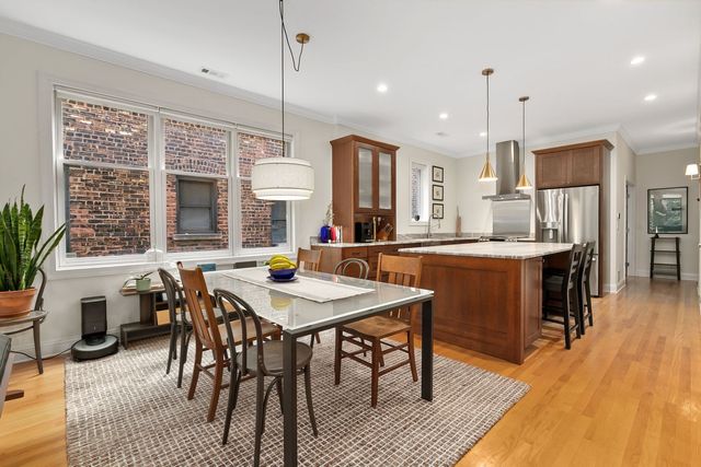 827 W BRADLEY Place 2E, Chicago, IL 60613