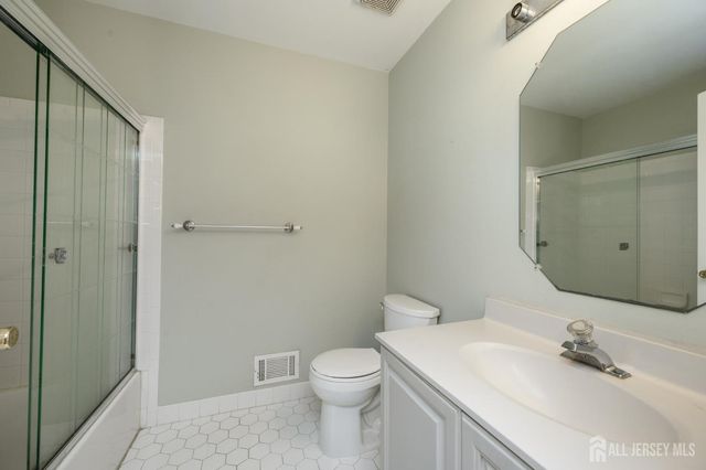 12 Ardmore Place, East Brunswick, NJ 08816