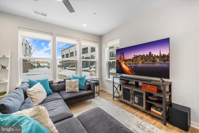 44481 WOLFHOUND SQ, Ashburn, VA 20147