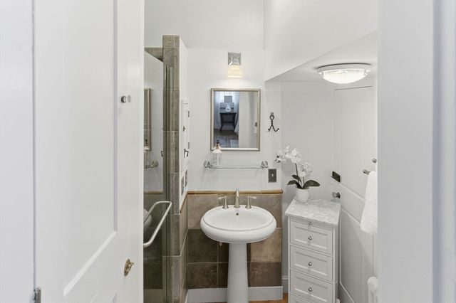 52 Salem St, Andover, MA 01810