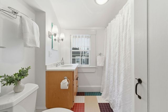 52 Salem St, Andover, MA 01810