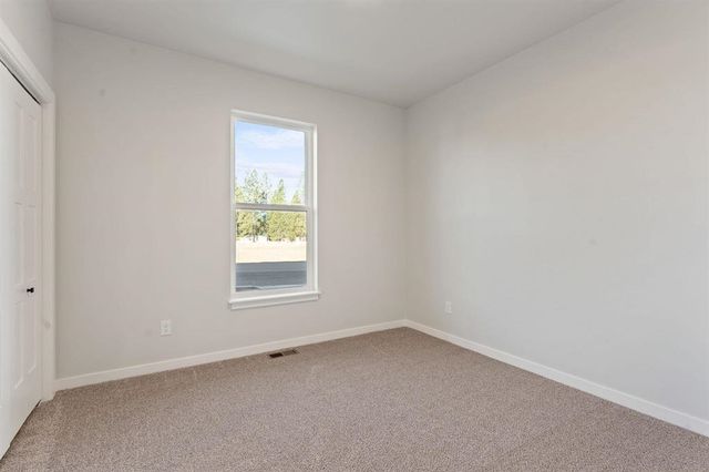 3743 E Nyberg Ln, Mead, WA 99021