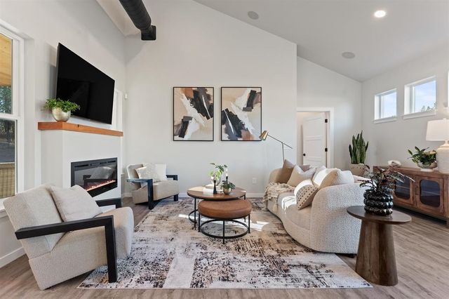 3743 E Nyberg Ln, Mead, WA 99021