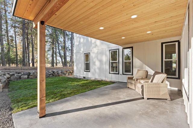 3743 E Nyberg Ln, Mead, WA 99021