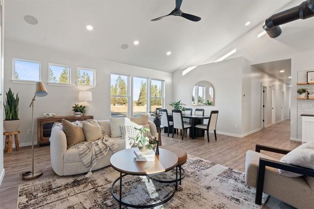 3743 E Nyberg Ln, Mead, WA 99021