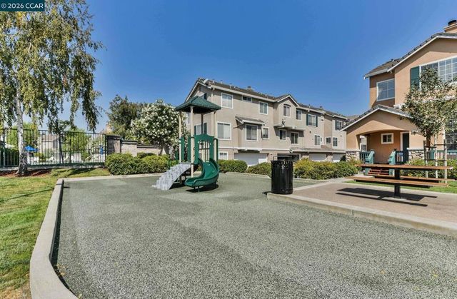 1004 Phoenix St, Danville, CA 94506