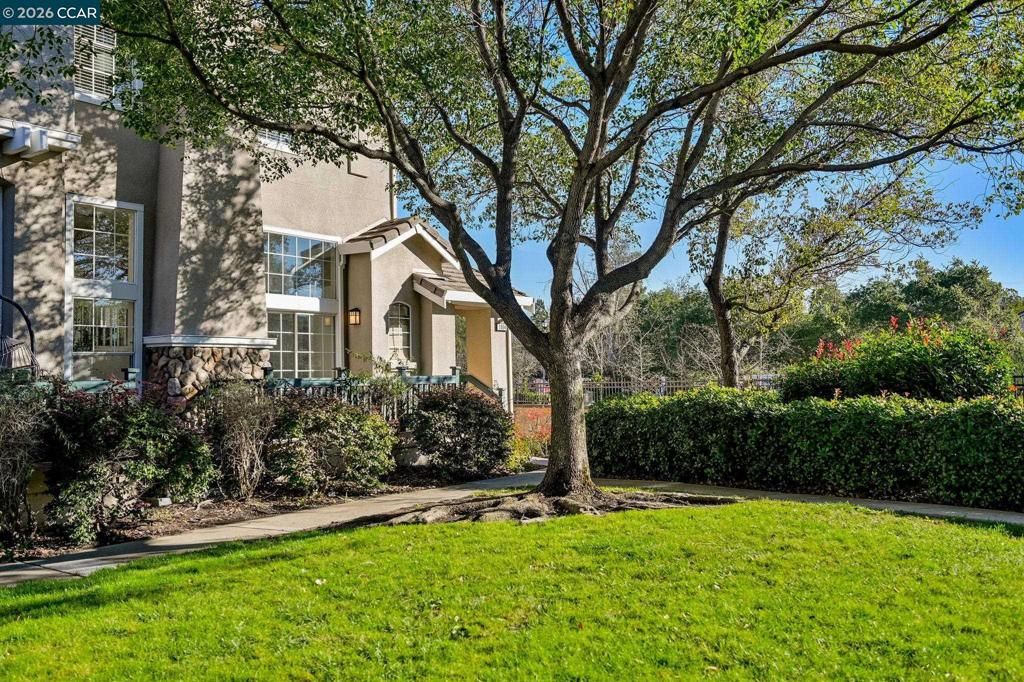 1004 Phoenix St, Danville, CA 94506