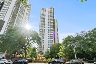 1360 N Sandburg Terrace 2909C, Chicago, IL 60610