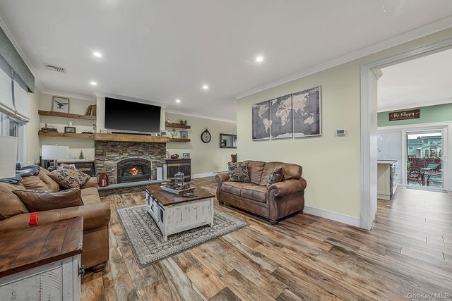 511 Devon Place, West Islip, NY 11795