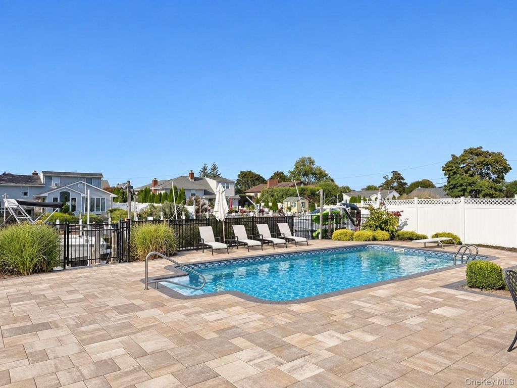 511 Devon Place, West Islip, NY 11795 — photo 3