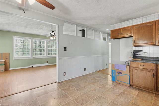 9937 Bacons LN, Gloucester, VA 23061