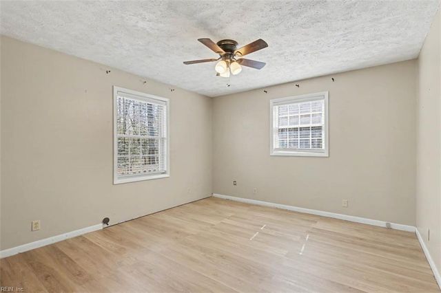 9937 Bacons LN, Gloucester, VA 23061