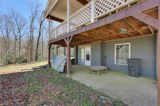 9937 Bacons LN, Gloucester, VA 23061