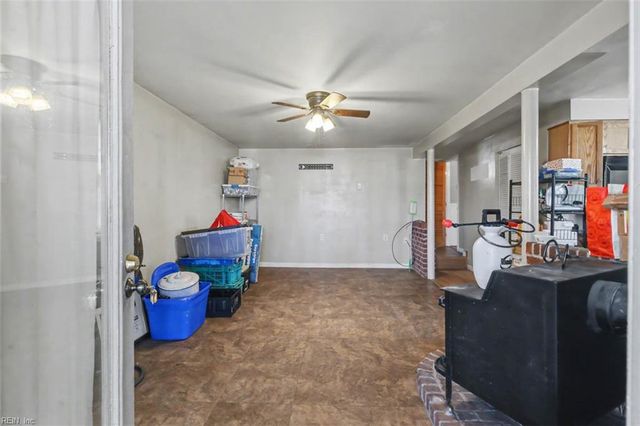 9937 Bacons LN, Gloucester, VA 23061