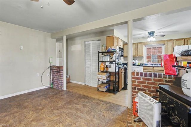 9937 Bacons LN, Gloucester, VA 23061