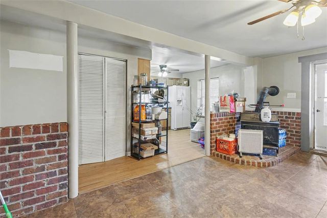 9937 Bacons LN, Gloucester, VA 23061