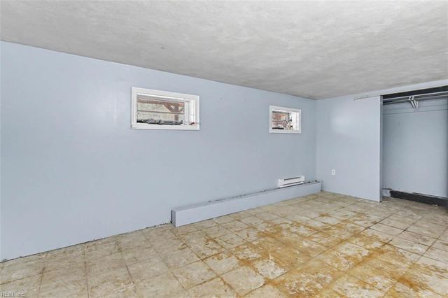 9937 Bacons LN, Gloucester, VA 23061