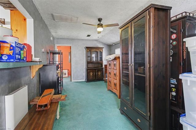 9937 Bacons LN, Gloucester, VA 23061