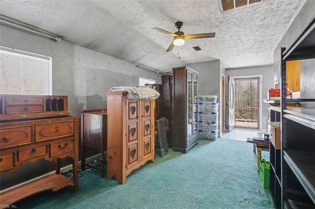 9937 Bacons LN, Gloucester, VA 23061