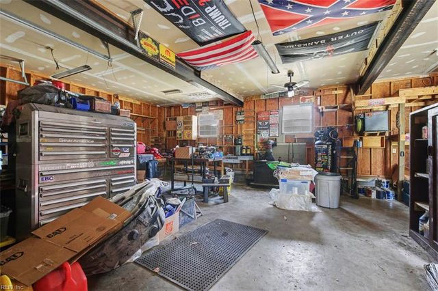 9937 Bacons LN, Gloucester, VA 23061