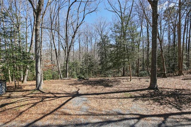 9937 Bacons LN, Gloucester, VA 23061